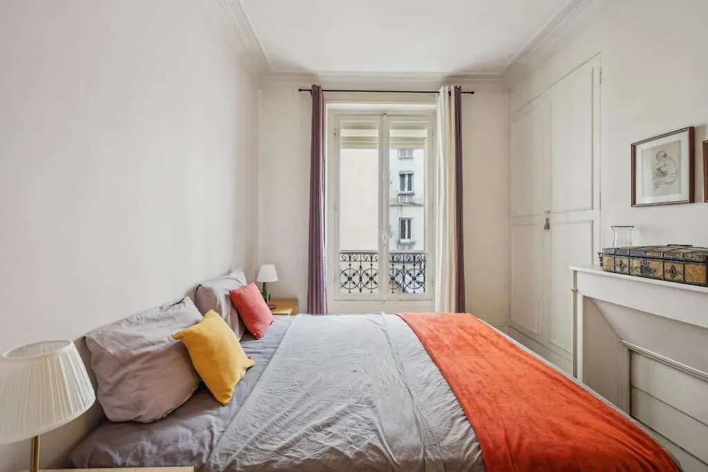 Beautiful Flat Heart Of Xiveme Apartment Paris France